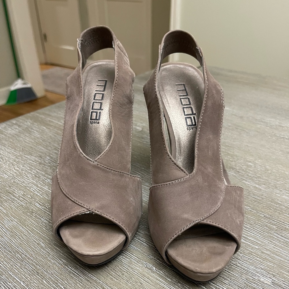 Grey/Beige heels size 6